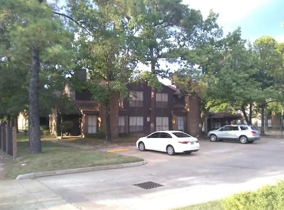 Inwood Village Apartments - 7200 T C Jester Boulevard - Houston, TX Apartments for Rent