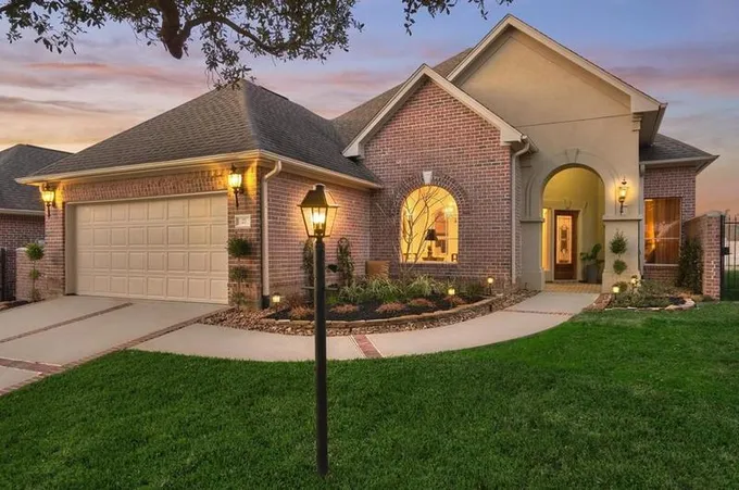 27 Carmel Ct, Montgomery, TX 77356 - MLS 78431934 for Sale