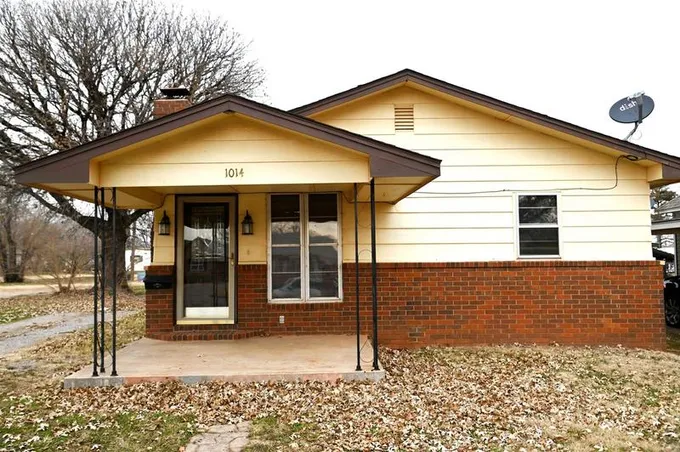 1014 Choctaw St, Alva, OK 73717  MLS# 20231708 for Sale