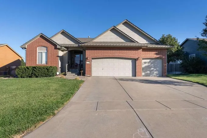 4722 N Briargate Ct, Park City, KS 67219  615075470 for Sale