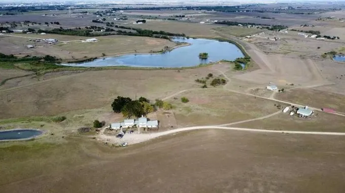 1150 County Road 405, Taylor, TX 76574 for Sale