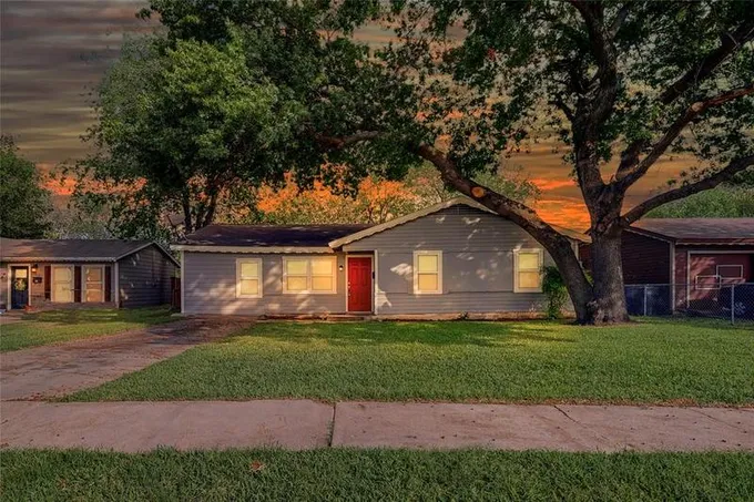 725 Emberwood Dr, DALLAS, TX 75232 for Sale