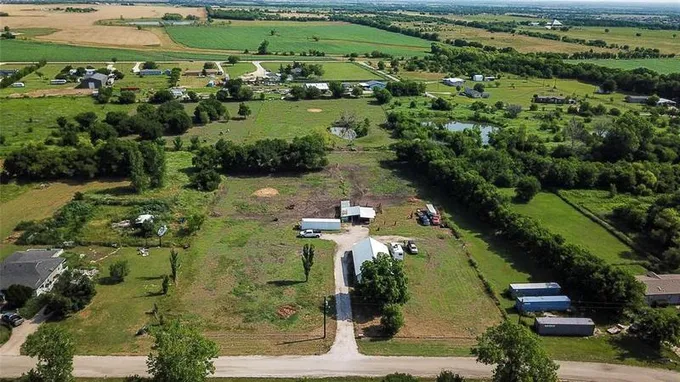 18051 BROOKFIELD DR, Justin, TX 76247 for Sale