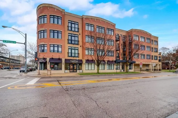 106 S Ridgeland Ave #305, Oak Park, IL 60302 - MLS 11939522 for Sale