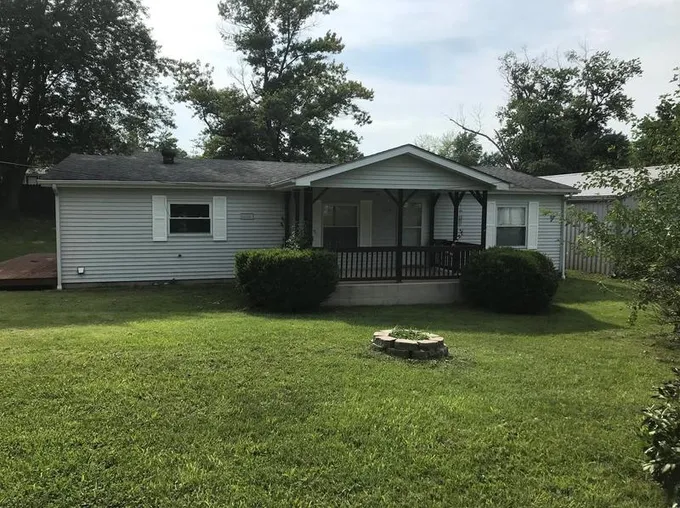 705 N Young, Salem, MO 65560 - MLS 23042377