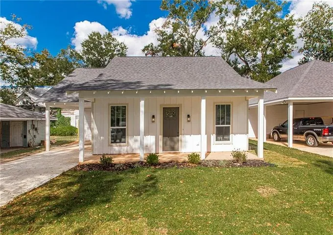 305 E COLEMAN AVE, Hammond, LA 70403 Single Family Residence For Sale  MLS# 2421847