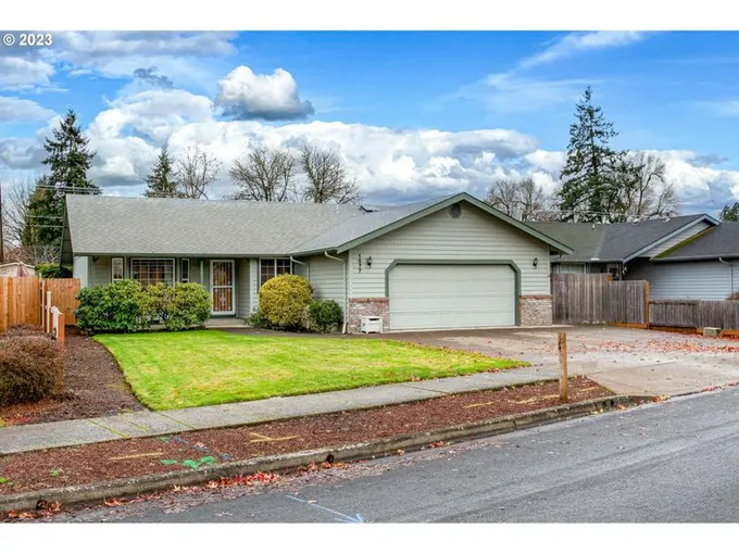 1577 T ST, Springfield, OR 97477 Single Family Residence For Sale  MLS# 23358584
