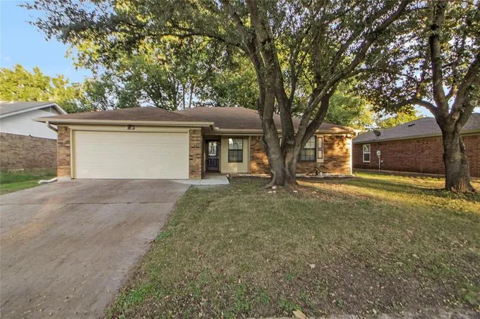 405 Blue Ridge Trl, Saginaw, TX 76179 for Sale