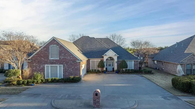 1109 Cliff Swallow Dr, Granbury, TX 76048 for Sale