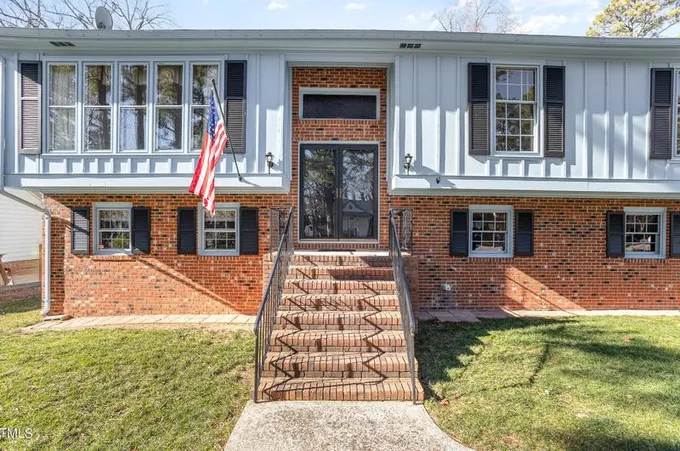5833 Morning Forest Dr Dr, Raleigh, NC 27609 - MLS 10007187 for Sale