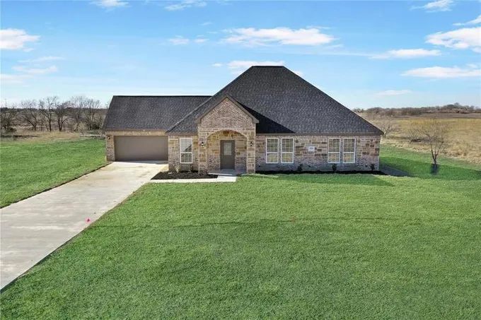 909 Genesis, Rice, TX 75155 for Sale
