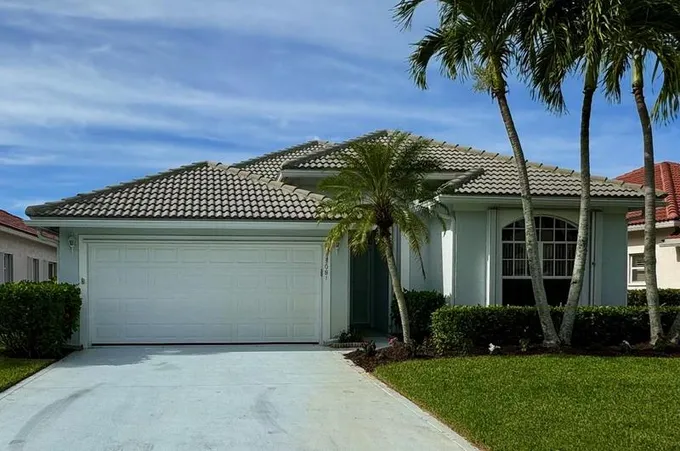 5081 SE Devenwood Way, Stuart, FL 34997 - MLS RX-10930449 for Sale
