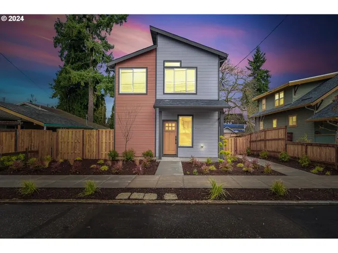9397 N IVANHOE ST, Portland OR 97203 for Sale