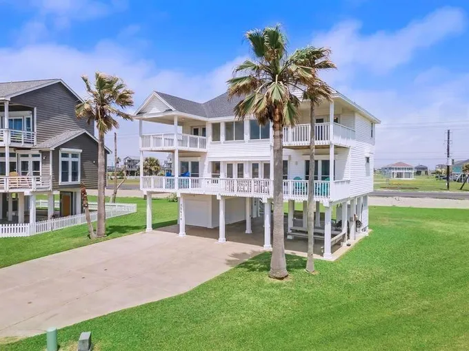 18614 W De Vaca Ln, Galveston, TX 77554 for Sale
