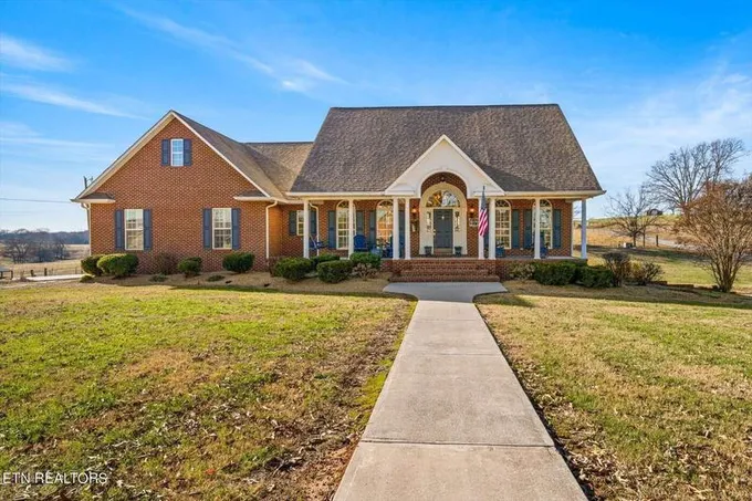 411 Robbins St, Sweetwater, TN 37874  614263855 for Sale