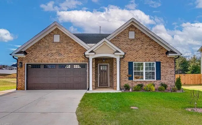5234 Quail Forest Dr, Clemmons, NC 27012 - MLS 1129184 for Sale