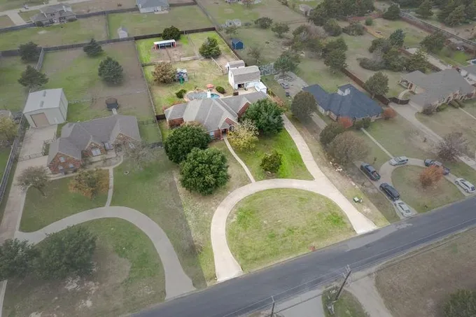 3931 Joe Wilson Rd, Midlothian, TX 76065 for Sale