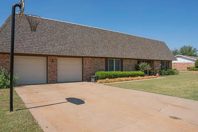 1410 Chaparral Rd, Burkburnett, TX 76354 for Sale