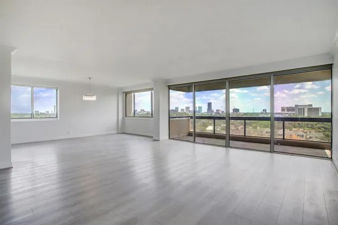 49 Briar Hollow Ln #1005, Houston, TX 77027 for Sale