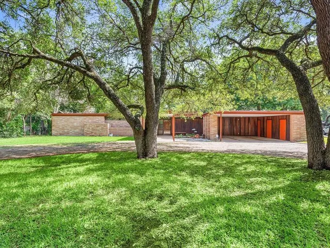 2517 Lake Oaks Rd, Waco, TX 76710 for Sale