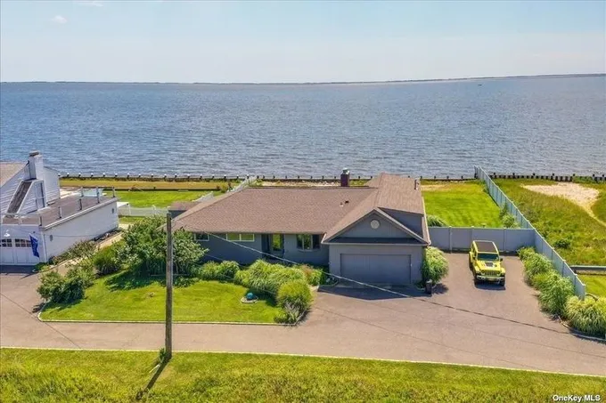 Patchogue, Suffolk County, NY Lakefront Property, Waterfront Property, House for sale Property ID: 417283290