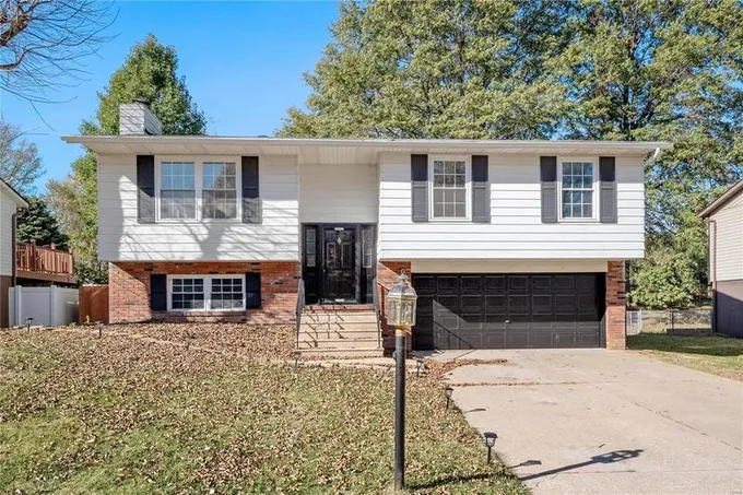305 El Paso Dr, Belleville, IL 62221  MLS# 23065399 for Sale
