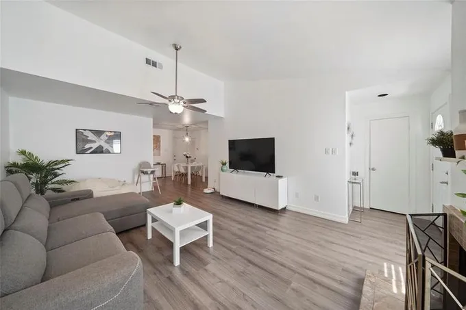 1201 Bering Dr Apt 64, HOUSTON, TX 77057 for Sale