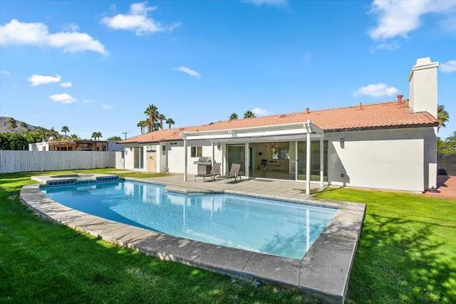 2875 E Ventura, Palm Springs CA 92262 for Sale