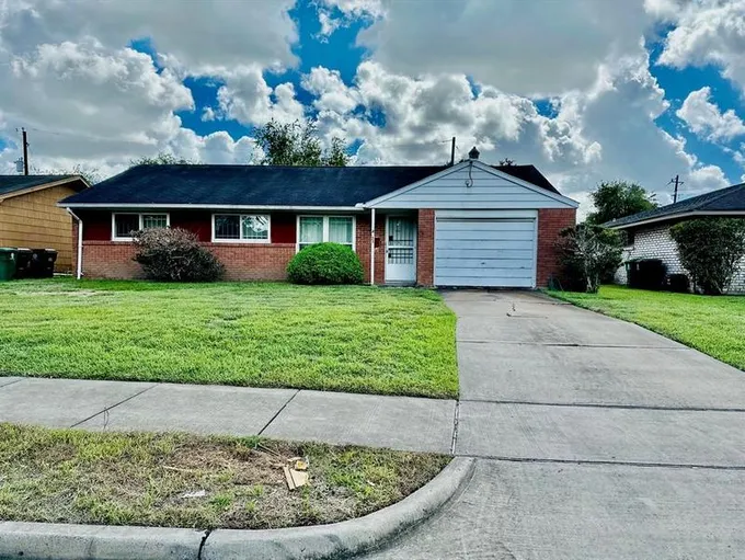 4023 Cloverbrook Dr, Houston, TX 77045 for Sale