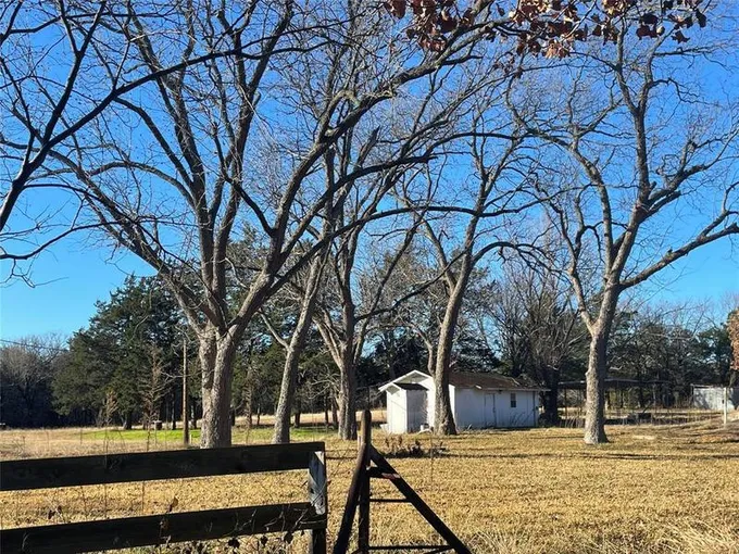 941 Wainscott Rd, Sadler, TX 76264 for Sale