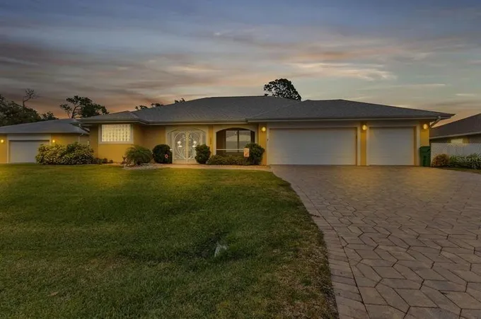 210 Northview St, Port Charlotte, FL 33954 - MLS C7486125 for Sale