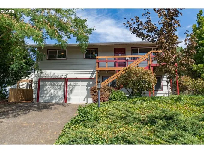 425 W 28th Ave, Eugene, OR 97405  MLS# 18481966 for Sale