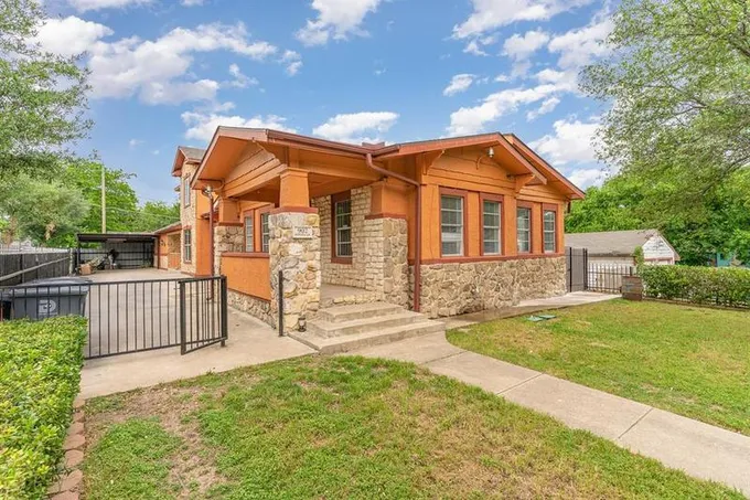 902 S Montclair Ave, Dallas, TX 75208 for Sale