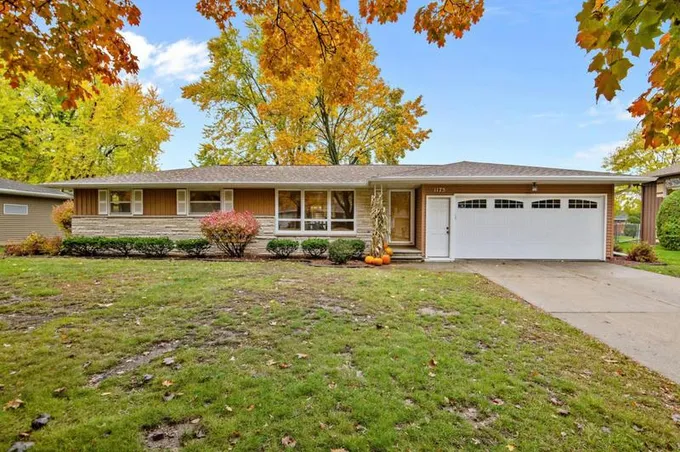 1175 BLUE RIDGE DR, GREEN BAY, WI 54304 Single Family Residence For Sale  MLS# 50284206