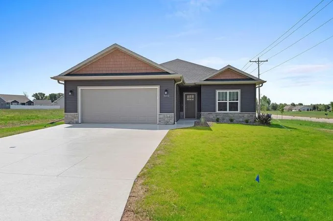 3102 Lazy Oak Dr, Green Bay, WI 54311 - MLS 50284864 for Sale