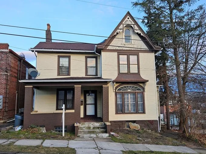 17 Division St, Greensburg, PA 15601 - MLS 1637189 for Sale