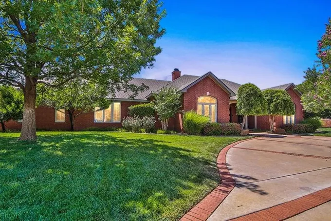 9802 Savannah Avenue, Lubbock, TX 79424 for Sale