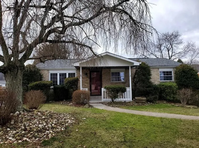 580 Rainier Dr, Pittsburgh, PA 15239 - MLS 1637007 for Sale