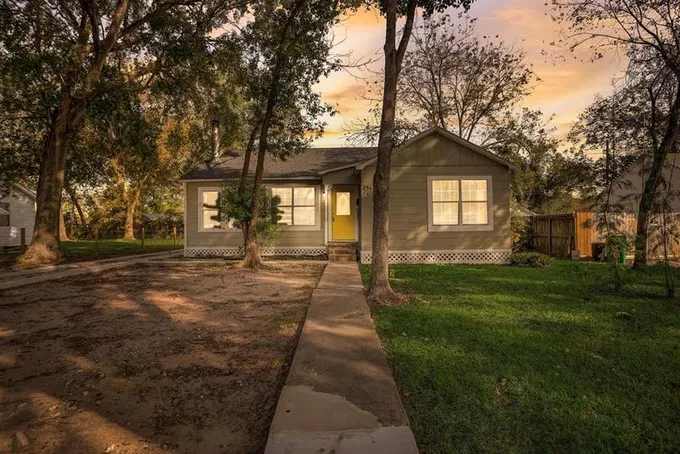 1202 Madison St, Baytown, TX 77520 for Sale