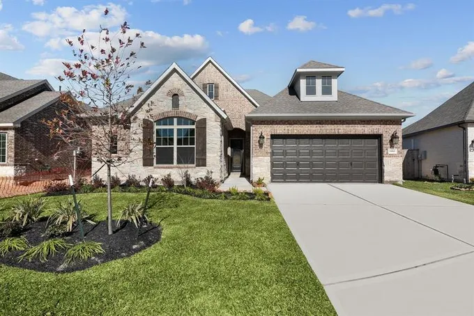 1004 Mission River Dr, Conroe, TX 77304 for Sale
