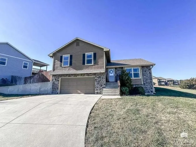 712 Loma Ridge Circle, Manhattan, KS 66503  614182507 for Sale