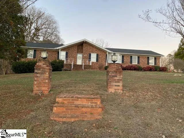 59 E OLD MILL RD, Travelers Rest, SC 29690 Single Family Residence For Sale  MLS# 1514875