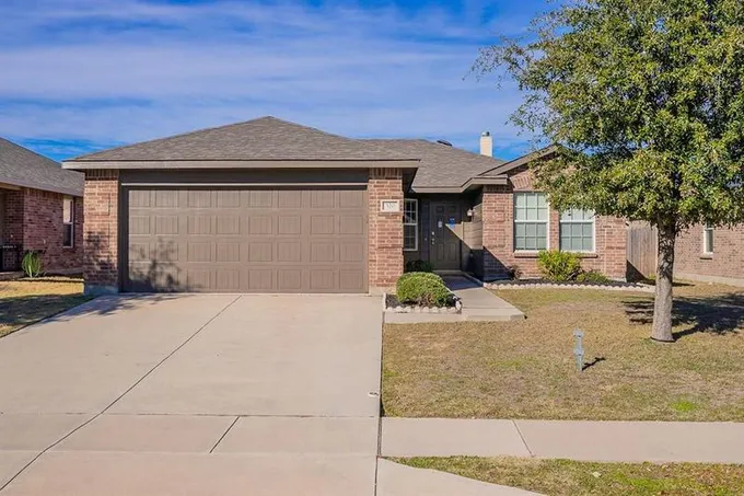 320 Turquoise Dr, Fort Worth, TX 76131 for Sale