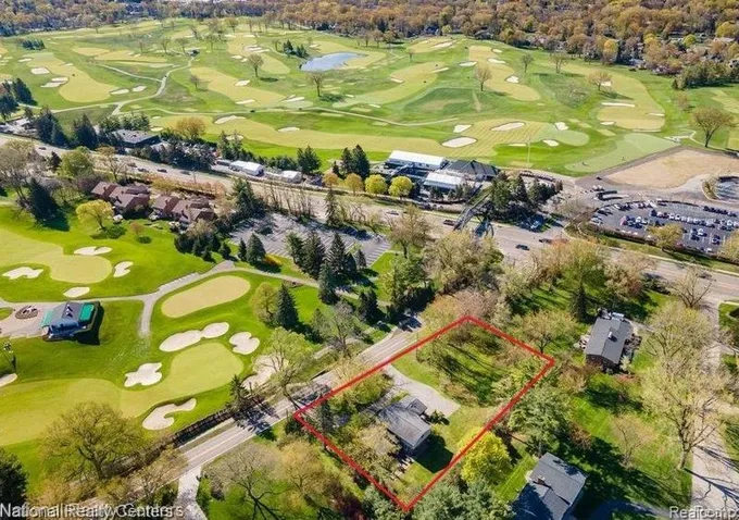 6450 Gilbert Lake Rd, Bloomfield Hills, MI 48301 - MLS 20240001336 for Sale