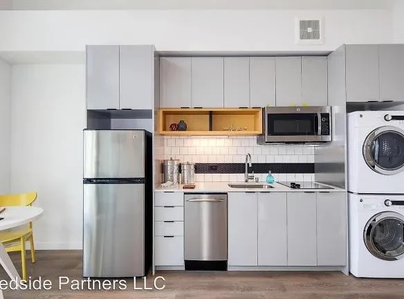 Luna - 6921 Roosevelt Way NE - Seattle, WA Apartments for Rent