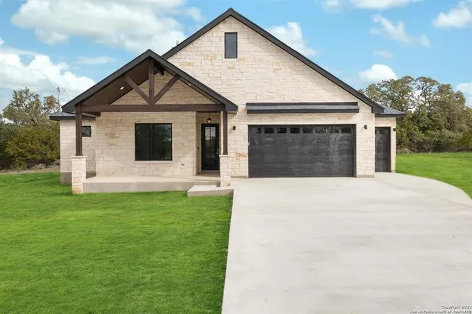 120 N JESSE STIFF, Blanco, TX 78606 for Sale