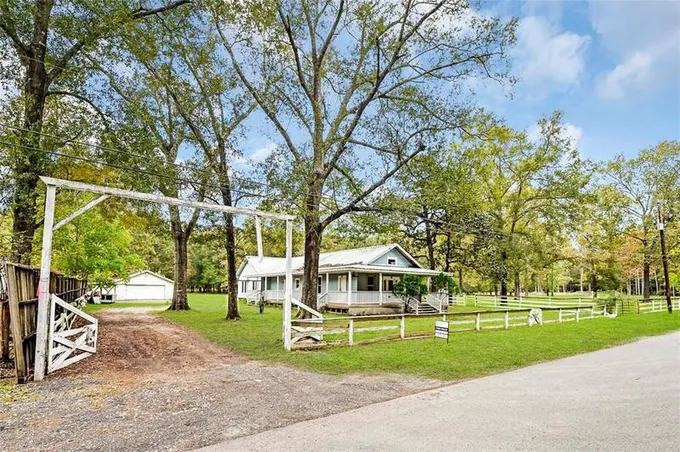 27615 Thomas Rd, Houston, TX 77336 for Sale