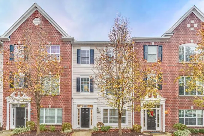 8252 Jo Ellen Dr, Fishers, IN 46038  MLS# 21957413 for Sale