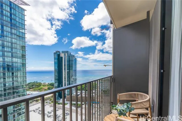 987 Queen Street 1810, Honolulu HI 96814 for Sale