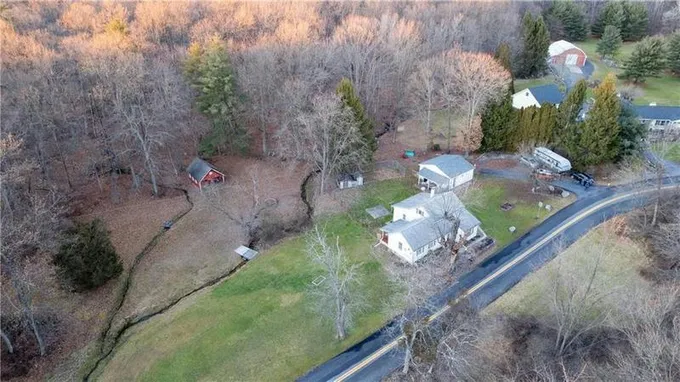 410 W MOUNTAIN RD, Bushkill Twp, PA 18091 Single Family Residence For Sale  MLS# 730096